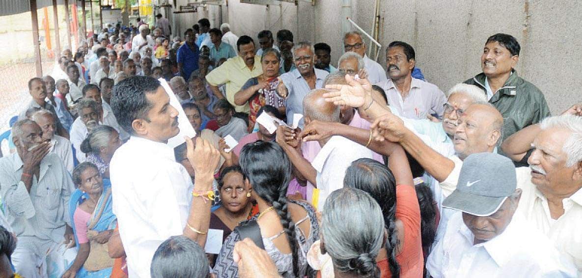 உயிர்வாழ் சான்றிதழ் சமர்ப்பிக்க உரிய வசதி செய்யப்படுமா? தமிழகத்தில் தவிக்கும் ஓய்வூதியதாரர்கள்