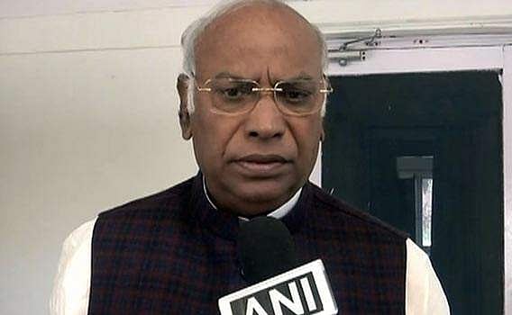 குளிர்கால கூட்டத் தொடர் ஒரு சம்பிரதாய நாடகம்: காங்கிரஸ் குற்றச்சாட்டு