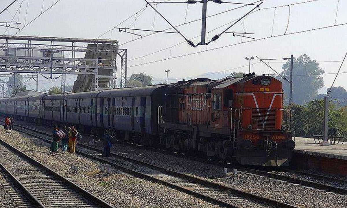 மூன்று மணி நேரத்தில் மூன்று முறை ரயில் பெட்டிகளைப் பிரிந்து தனியாகச் சென்ற எஞ்சின்!