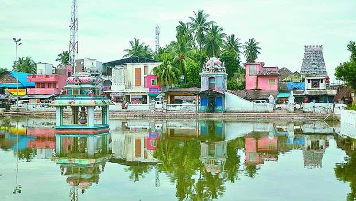 திருநள்ளாரில் அருள் புரியும் சனிபகவான்!