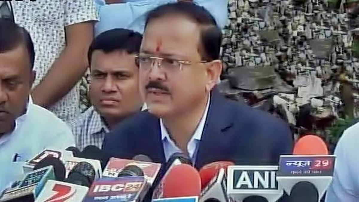 ஹபீஸ் சயீது விவகாரத்தில் பாக். இரட்டை வேடம்: பாதுகாப்புத்துறை இணையமைச்சர்