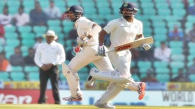 வலுவான நிலையில் இந்தியா: விராட் கோலி புது சாதனை