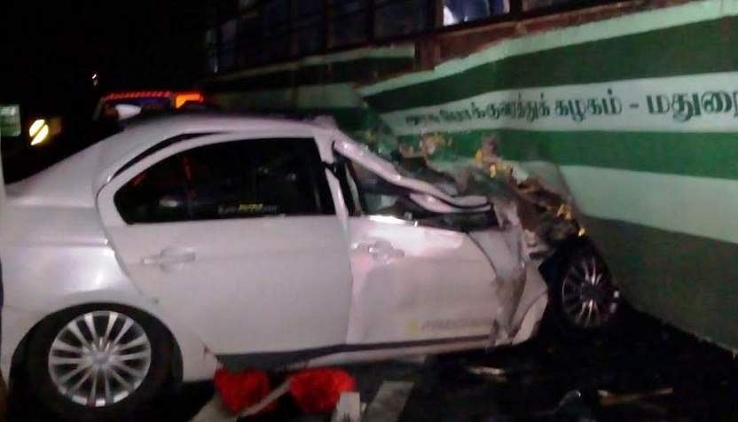 விராலிமலை அருகே அரசு பேருந்து மீது கார் மோதிய விபத்தில் அண்ணன், தம்பி உள்பட 3 பேர் சாவு