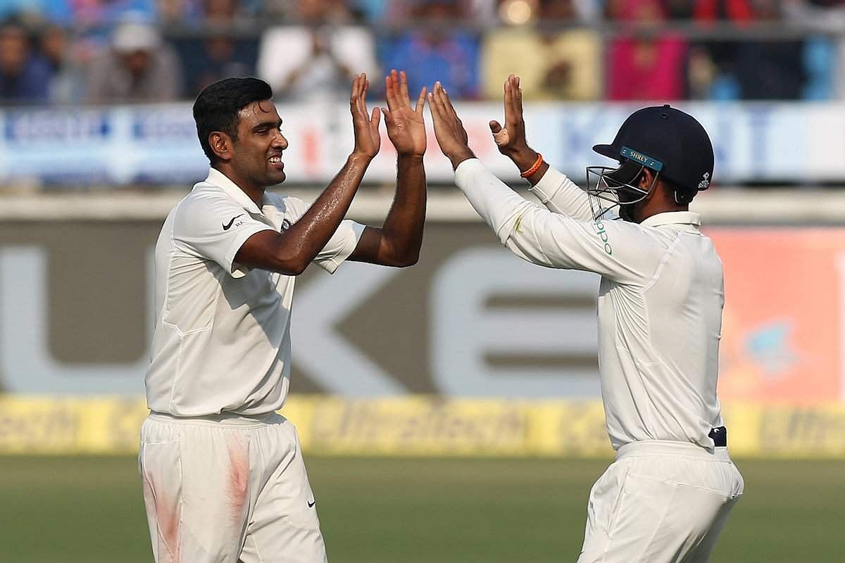 2-வது டெஸ்ட்: தோல்வியின் விளிம்பில் இலங்கை; உலக சாதனையின் அருகில் அஸ்வின்!