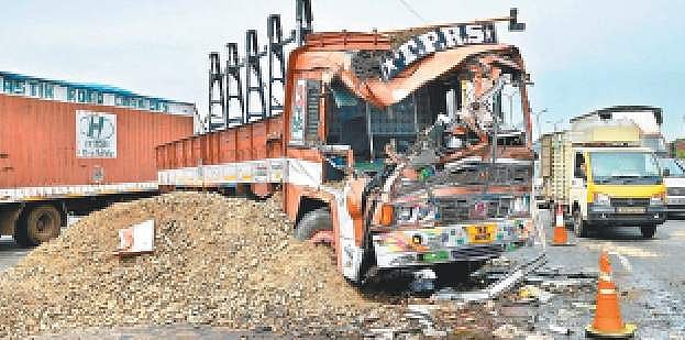 தகுதிச்சான்று இல்லாமல் தமிழகத்தில் இயங்கும் 2 லட்சம் வாகனங்கள் : மத்திய சாலைப் போக்குவரத்து அமைச்சகம்