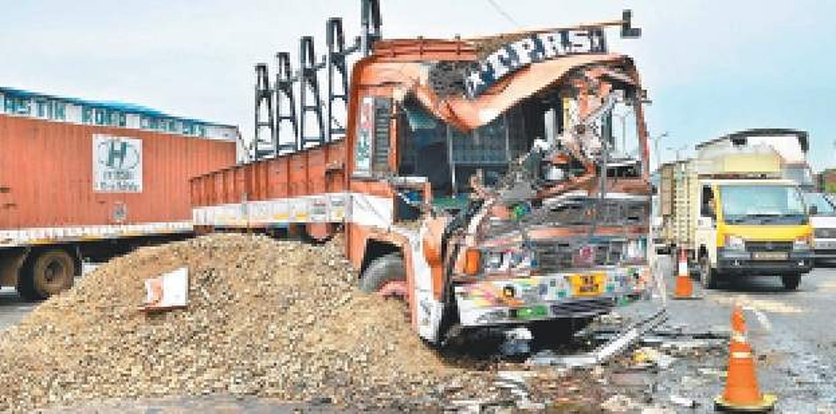 தகுதிச்சான்று இல்லாமல் தமிழகத்தில் இயங்கும் 2 லட்சம் வாகனங்கள் : மத்திய சாலைப் போக்குவரத்து அமைச்சகம்