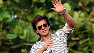 மறைந்த தாயின் வங்கிக் கணக்கு! ஒரே நாளில் ஷாருக் கானை விட பணக்காரரான இளைஞர்!