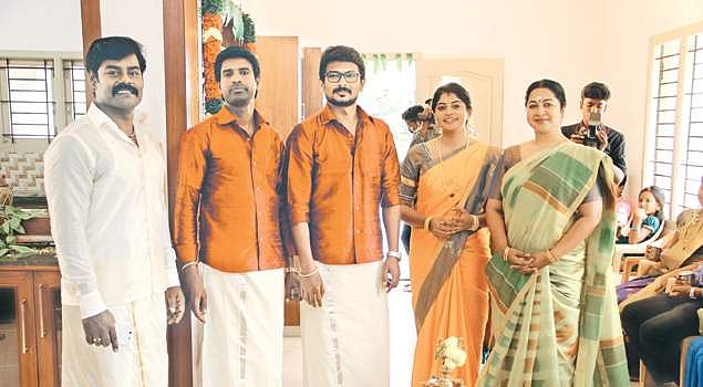 சமூகத்தை சிக்கலாக்குவது அறிவாளிகளே..!