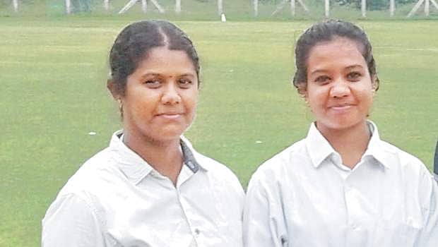 மைதானத்தைக் கட்டுக்குள் வைத்திருக்கும் மங்கைகள்