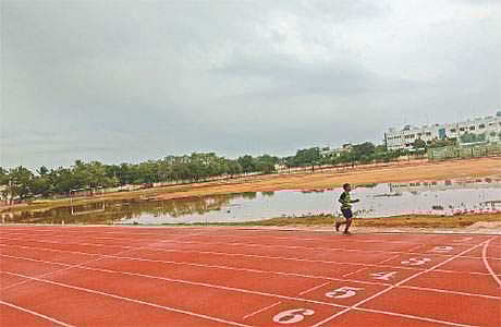 குளமான நெல்லை அண்ணா விளையாட்டு மைதானம்: மழை நீரை வெளியேற்ற நடவடிக்கை எடுக்கப்படுமா ?