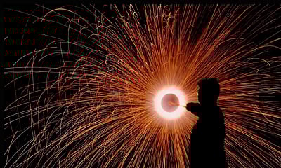 நாடு முழுவதும் பட்டாசுகளுக்குத் தடை கோரி உச்ச நீதிமன்றத்தில் சிறுவன் வழக்கு!