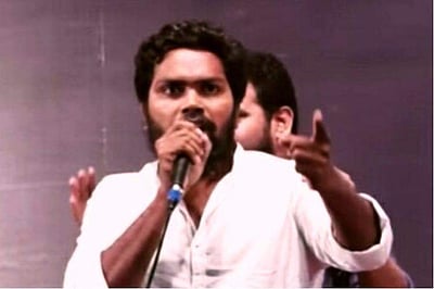 ஆர்.கே.நகர் தேர்தலில் வென்று மட்டும் என்ன செய்வீர்கள்? அரசியல்வாதிகளைச் சாடிய இயக்குநர் பா.ரஞ்சித்! 