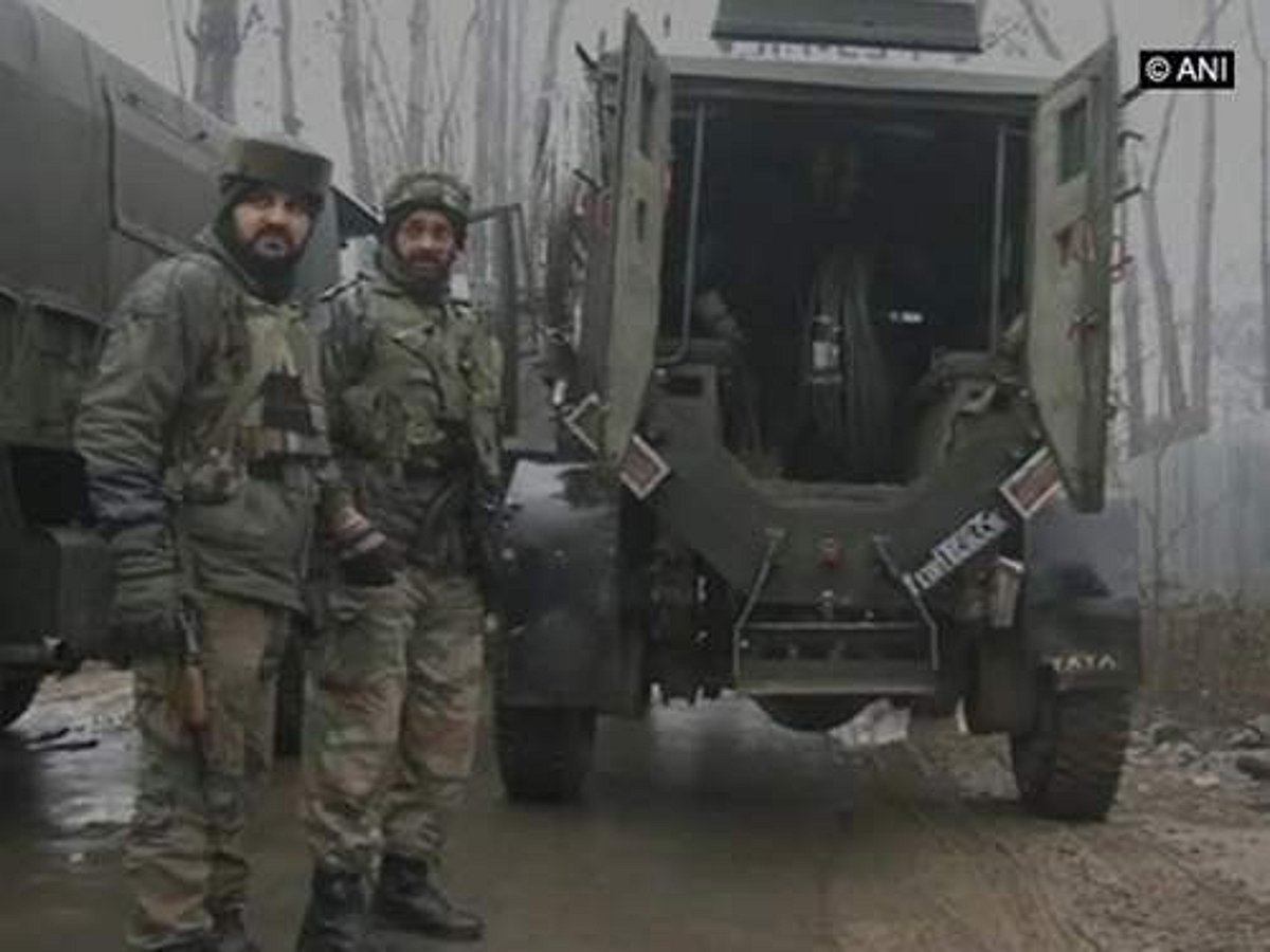 ஹந்த்வாராவில் நடைபெற்ற துப்பாக்கிச்சண்டையில் 3 பயங்கரவாதிகள் சுட்டுக்கொலை