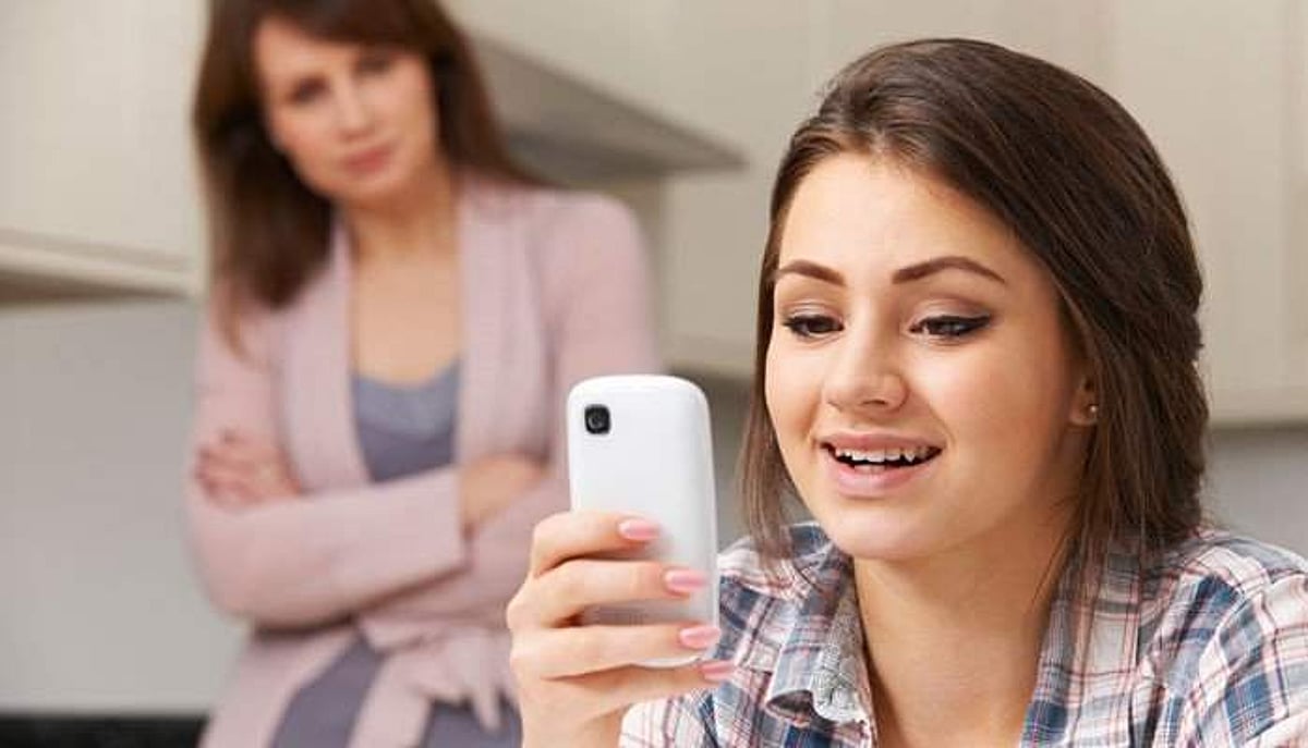 பெற்றோர்களின் கவனத்திற்கு! செஃல்போன் பயன்படுத்தும் டீன் ஏஜ் வயதினருக்கு இத்தனை ஆபத்துக்களா?