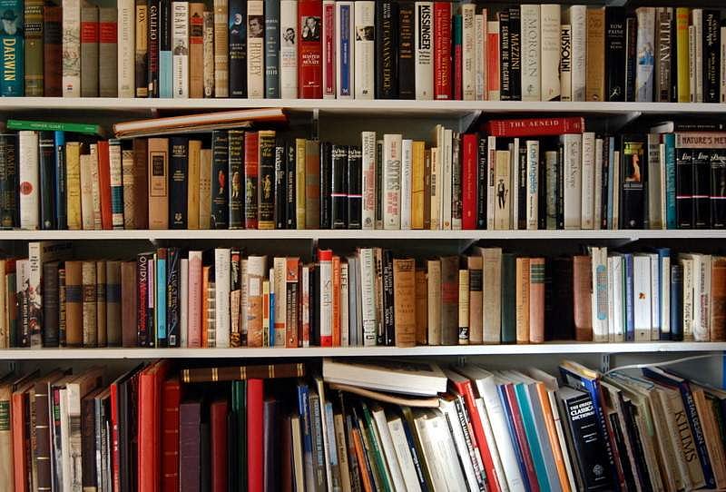 தனி மனிதன் பாதுகாப்பானவன், கும்பல் மோசமானது – 'அடியாள்' நூல் குறித்து!