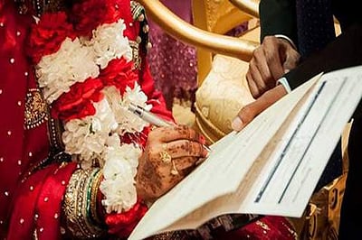 ஒரே பள்ளி ஆசிரியர்கள் திருமணம் செய்வதா? பள்ளி நிர்வாகம் எடுத்த அதிரடி நடவடிக்கை! 