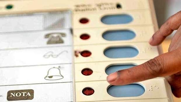 குஜராத்தில் 6 மையங்களுக்கு நாளை மறுவாக்குப்பதிவு