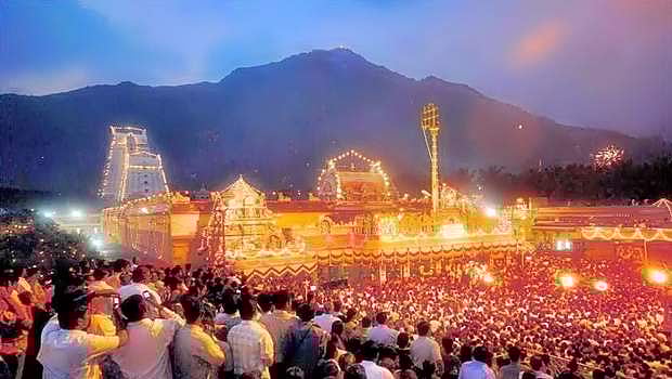 திருவண்ணாமலை மகாதீபம் ஏற்றப்பட்டது: அர்த்தநாரீஸ்வரர் எழுந்தருளினார்