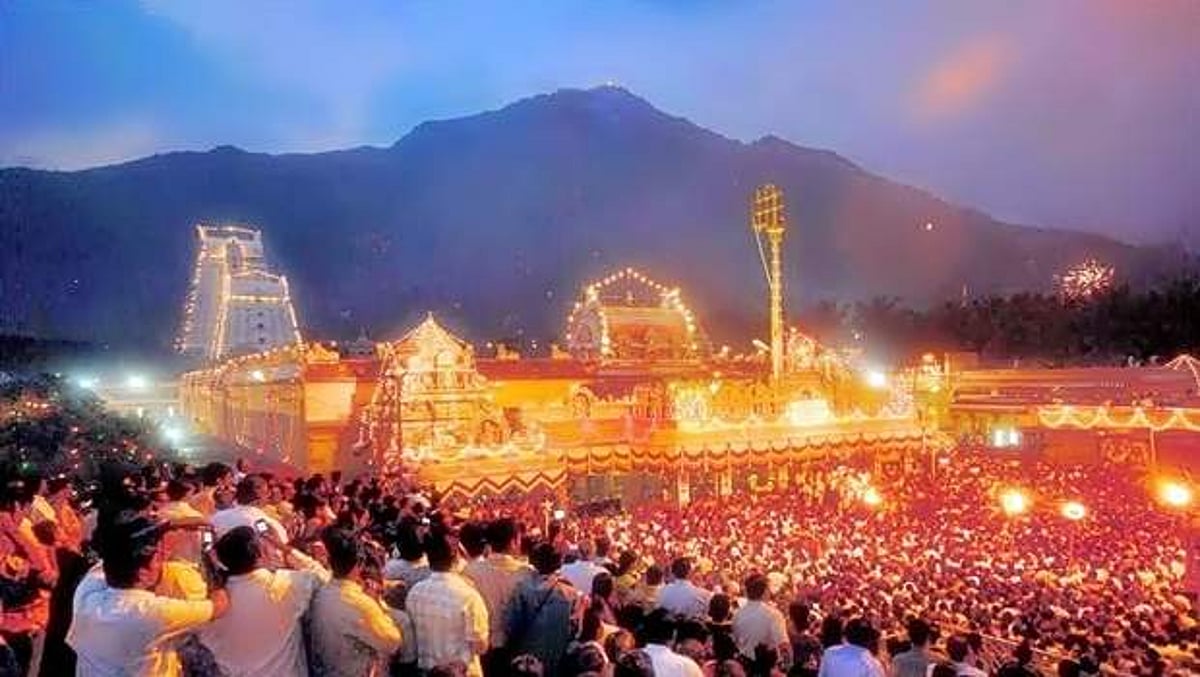 திருவண்ணாமலை மகாதீபம் ஏற்றப்பட்டது: அர்த்தநாரீஸ்வரர் எழுந்தருளினார்