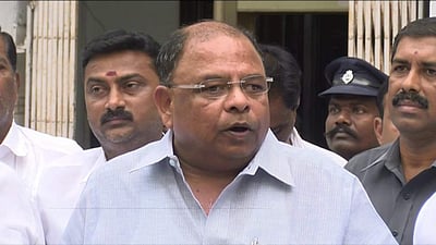 ஜெயலலிதா சிகிச்சை விடியோ: வெற்றிவேல் மீது வழக்குப்பதிவு செய்ய தேர்தல் ஆணையம் உத்தரவு! 