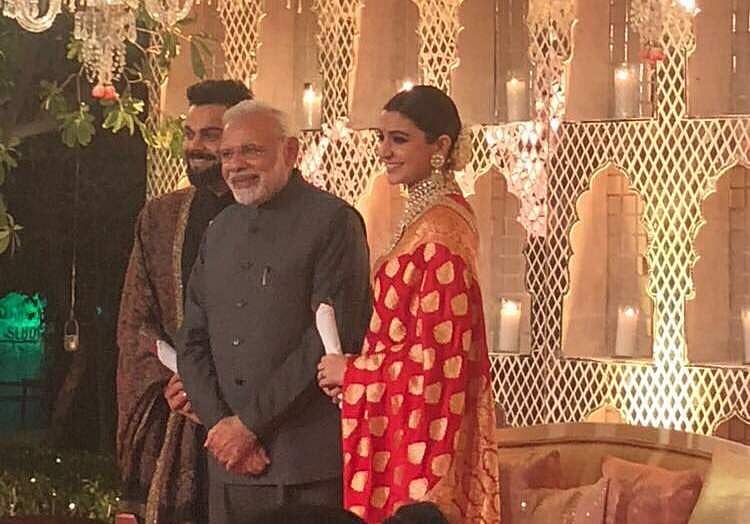 கோலி - அனுஷ்கா திருமண வரவேற்பு நிகழ்ச்சி: மணமக்களை வாழ்த்திய மோடி!