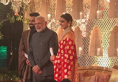 கோலி - அனுஷ்கா திருமண வரவேற்பு நிகழ்ச்சி: மணமக்களை வாழ்த்திய மோடி!