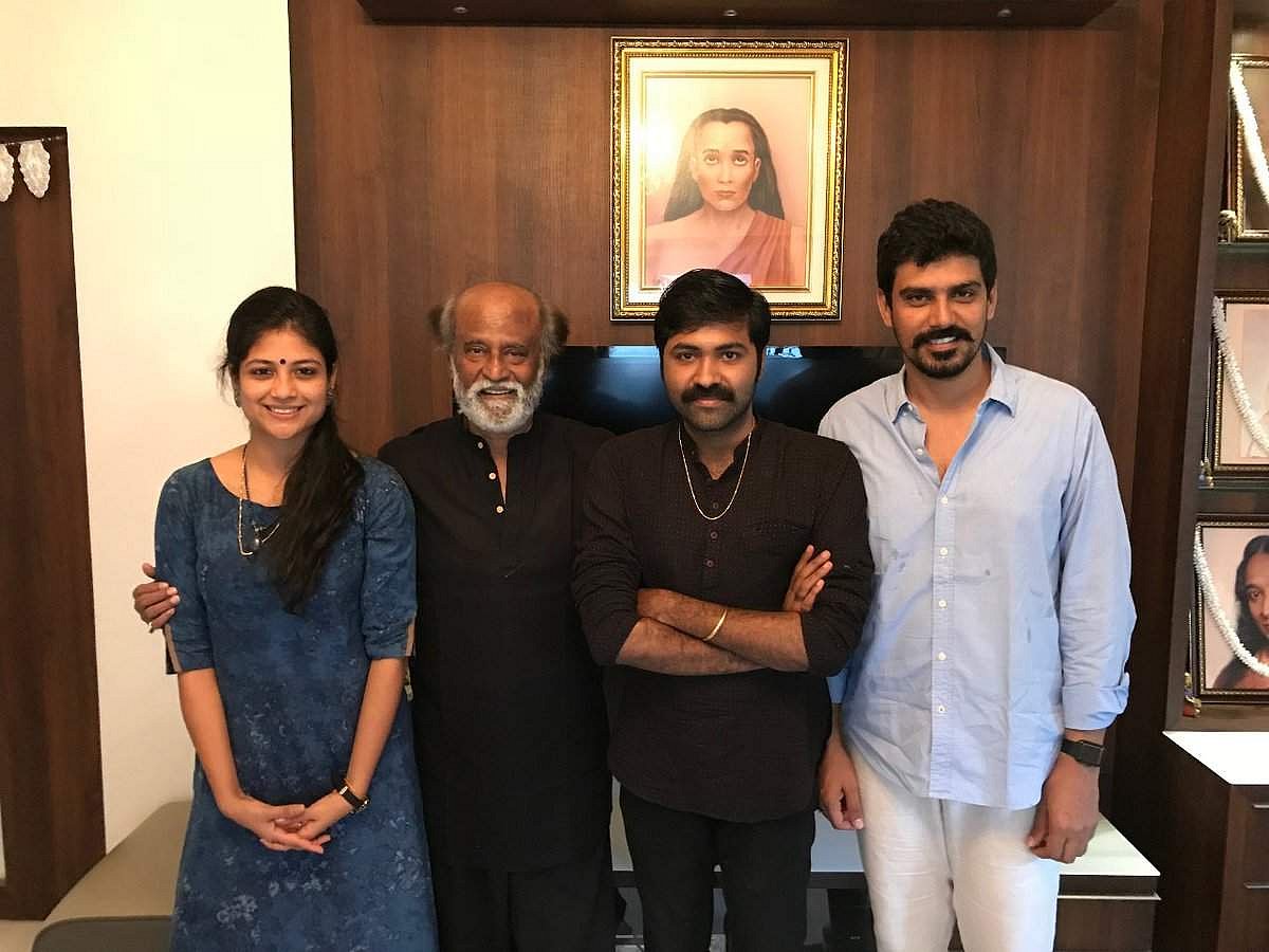 அருவி கதாநாயகி, இயக்குநருக்குத் தங்கச்சங்கிலி அளித்து ரஜினி பாராட்டு!