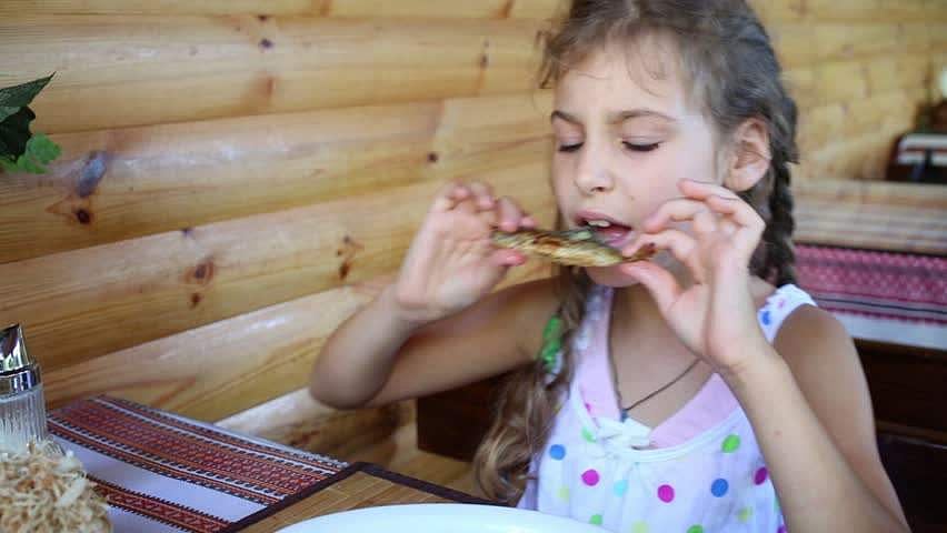 மீன் சாப்பிட்டால் நன்றாகத் தூக்கம் வருமா! ஆய்வு முடிவுகள் என்ன சொல்கின்றன?