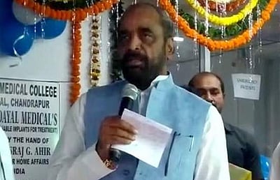 நம்பிக்கை இல்லாதவர்கள் நக்சல்களாக மாறினால் சுட்டுக்கொல்வோம்: மருத்துவர்களுக்கு மிரட்டல் விடுத்த மத்திய அமைச்சர் ஹன்ஸ்ராஜ் ஆஹிர்