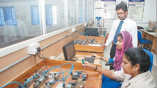 இயந்திரவியலும் மின்னணுவியலும் இணைந்த படிப்பு!