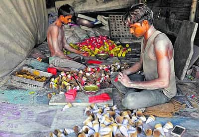 களைகட்டிய தீபாவளி: சென்னையில் பட்டாசு விற்பனை மந்தமா?