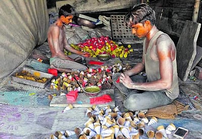 களைகட்டிய தீபாவளி: சென்னையில் பட்டாசு விற்பனை மந்தமா?