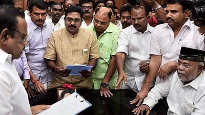 எம்.எல்.ஏ.வாக பதவியேற்றார் தினகரன்