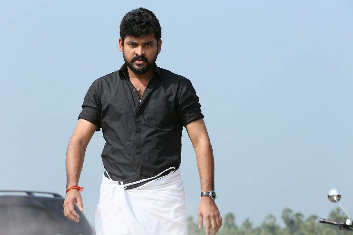 தமிழ் சினிமா நடிகர்களுக்கு வேட்டி கட்டத் தெரியவில்லை: இயக்குநர் வேதனை!