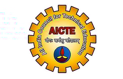 300 தனியார் பொறியியல் கல்லூரிகளில் வரும் கல்வி ஆண்டில் மாணவர்களை சேர்க்க தடை: ஏ.ஐ.சி.டி.இ