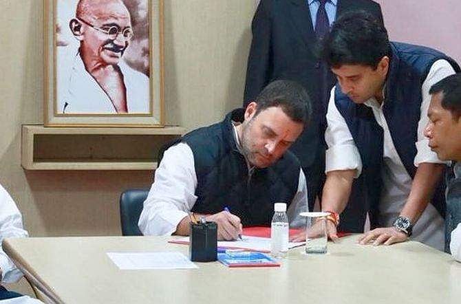 காங்கிரஸ் தலைவர் தேர்தல்: வேட்பு மனு தாக்கல் செய்த ராகுல்! 