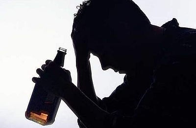 உ.பி.: மது அருந்திய 2 பேர் பலி, ஒருவர் கவலைக்கிடம்!   