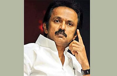 ஆர்.கே. நகர் தொகுதியில் ரூ.100 கோடி பணப்பட்டுவாடா: மு.க. ஸ்டாலின் பரபரப்பு புகார்! 