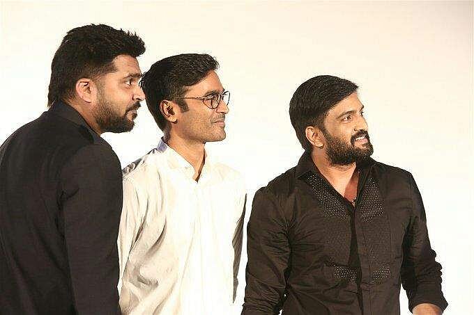 தனுஷின் அருகில் நிற்பதைப் பெரிதாக எண்ணுகிறேன்: சிம்பு பேச்சு