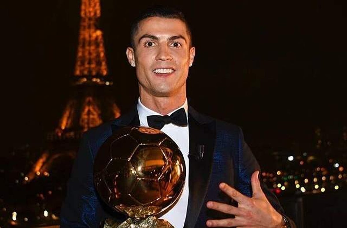 உலகின் சிறந்த கால்பந்து வீரர் - கிறிஸ்டியானோ ரொனால்டோ
