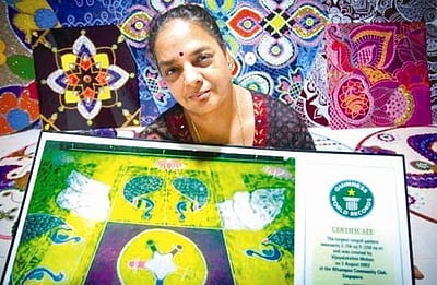 கோலம் போட்டு கின்னஸ் சாதனை புரிந்தவர்!