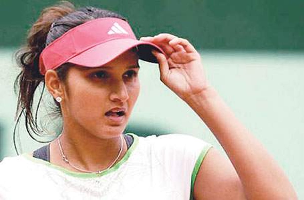 வீட்டின் டென்னிஸ் மைதானத்தில் சானியா மிா்ஸாவின் இடைவிடாத பயிற்சி