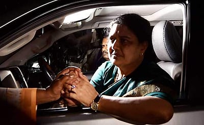 சசிகலா இளவரசி இருவரும் பரப்பன அக்ரஹாரா  சிறையில் அடைப்பு !