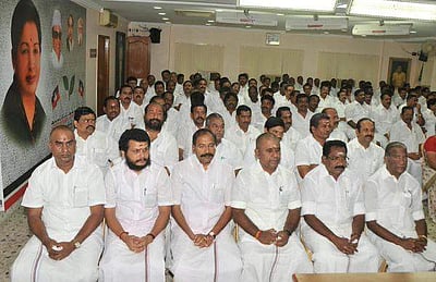 முதல்வர் பழனிசாமி தலைமையில் அதிமுக எம்.எல்.ஏக்கள் கூட்டம்!