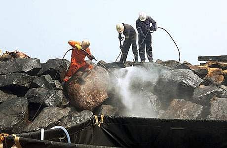 எண்ணெய் சிதறல்களை அகற்றுவதில் தொடரும் சவால்கள்!