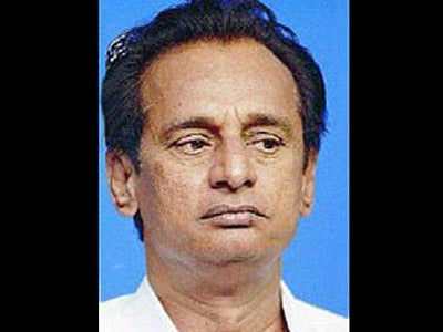 அதிமுக கொறடாவாக செம்மலையை நியமித்து மதுசூதனன் அறிவிப்பு 