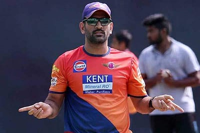 ஐ.பி.எல்: புனே அணித்தலைவர் பொறுப்பிலிருந்து தோனி நீக்கம்! 