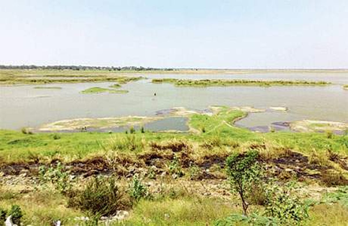 நீரின்றி வறண்டது மதுராந்தகம் ஏரி தூர்வார அரசு நடவடிக்கை எடுக்குமா?