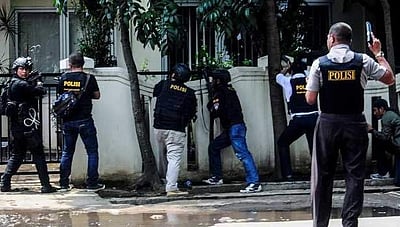 அரசு அலுவலகங்களை கைப்பற்றிய தீவிரவாதிகள்: இந்தோனேசியாவில்  பதட்டம்!