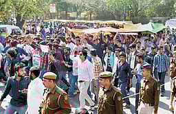 தவறான நடத்தை: ஹன்ஸ்ராஜ் கல்லூரி மாணவா்கள் 30 போ் இடைநீக்கம்: போராட்டத்திற்கு மாணவா் சங்கம் அழைப்பு